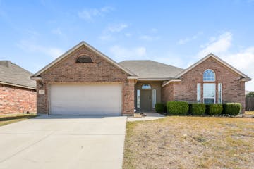 125 Currie Ct Crowley, TX 76036